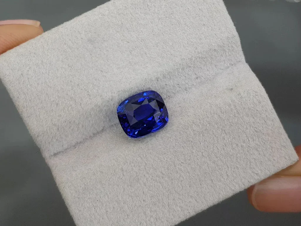 Royal Blue cushion cut blue sapphire 4.09 carats, Sri Lanka Image №4