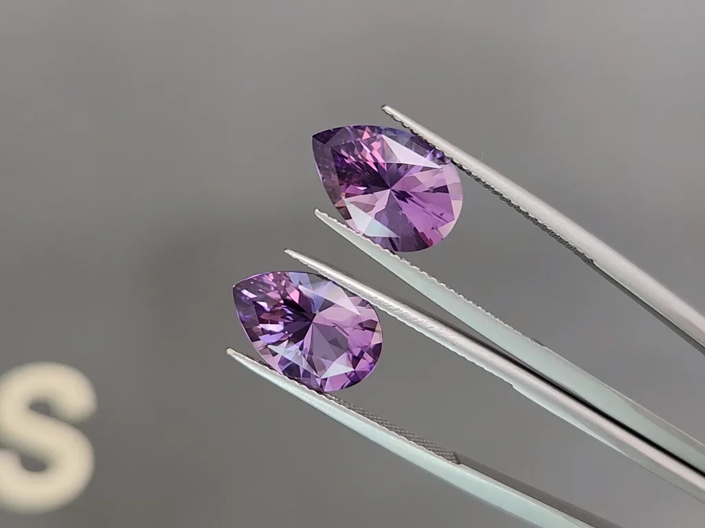 Paar Amethyste im Tropfenschliff, 6,52 Karat, Brasilien Image №3