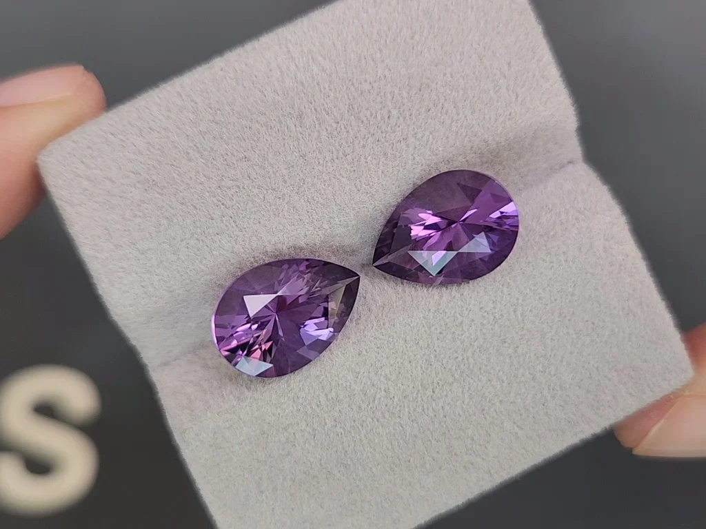 Paar Amethyste im Tropfenschliff, 6,52 Karat, Brasilien Image №4