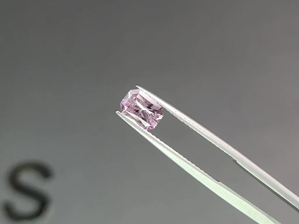 Untreated baby pink sapphire in radiant cut 1.00 carat, Madagascar Image №3