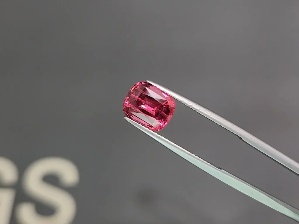Spinel Mahenge Vibrant pink red cushion cut 3.21 carats, Tanzania   Image №3