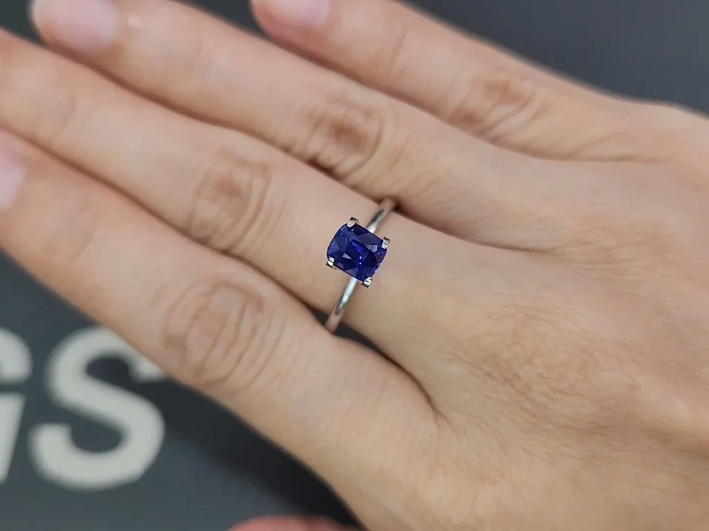 Saphir bleu royal taille coussin non chauffé, 1,07 carat, Sri Lanka Image №5