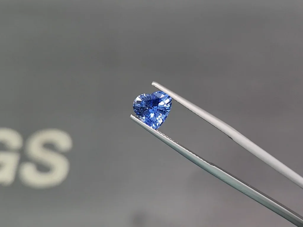 Unbeheizter kornblumenblauer saphir im herzschliff 2,11 carats, Sri Lanka Image №3
