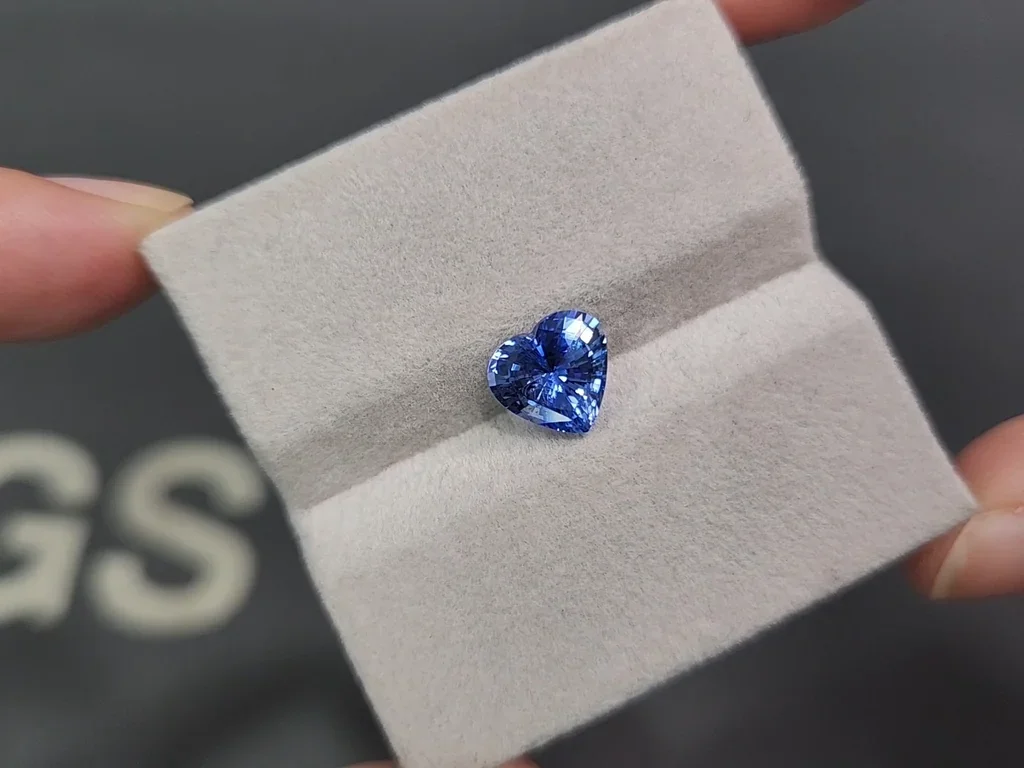 Unbeheizter kornblumenblauer saphir im herzschliff 2,11 carats, Sri Lanka Image №4