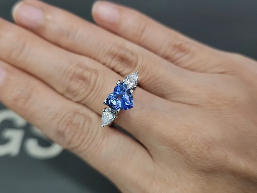 Unbeheizter kornblumenblauer saphir im herzschliff 2,11 carats, Sri Lanka Image №5