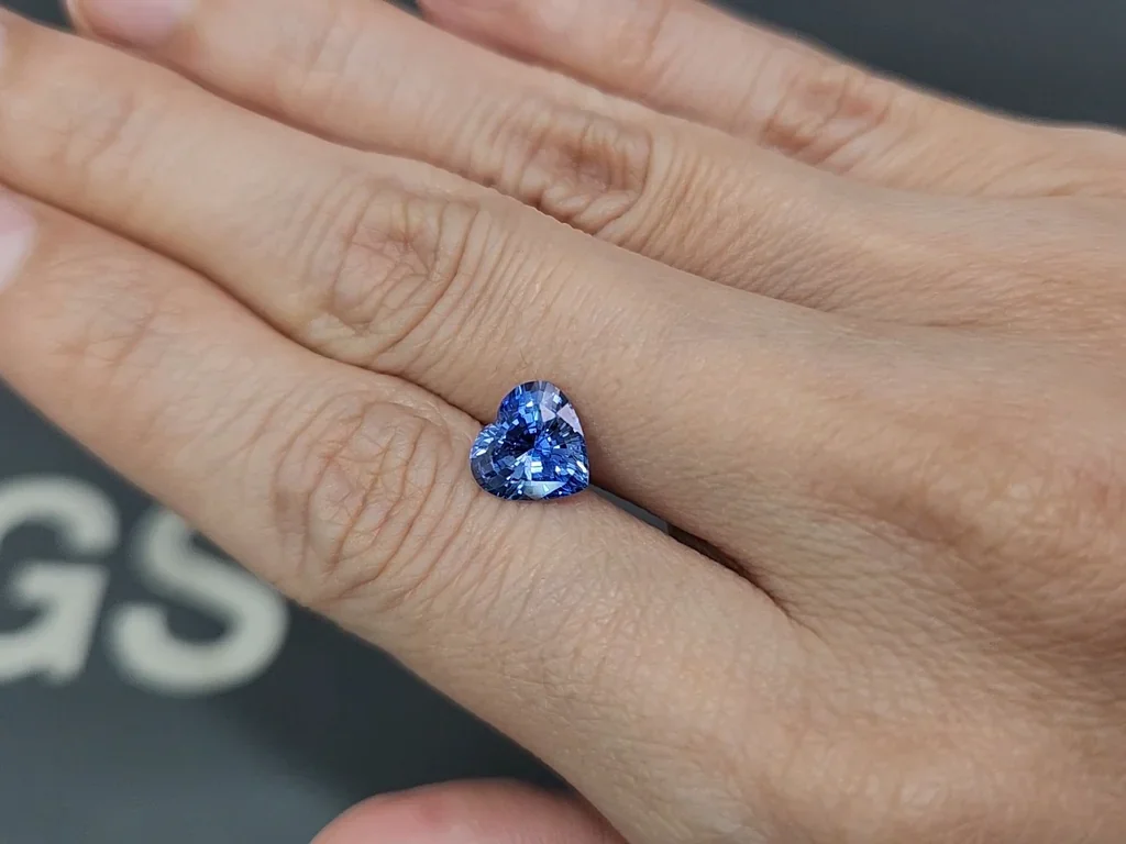 Unbeheizter kornblumenblauer saphir im herzschliff 2,11 carats, Sri Lanka Image №2