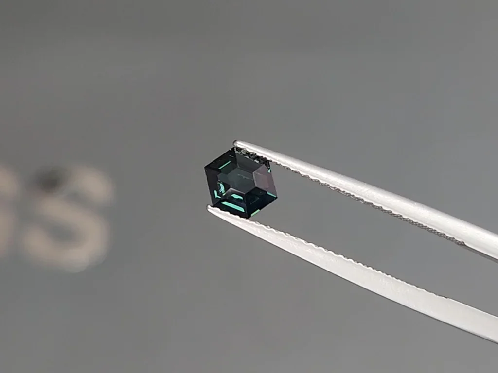 Sapphire Teal hexagon cut 1.02 carats, Madagascar Image №3