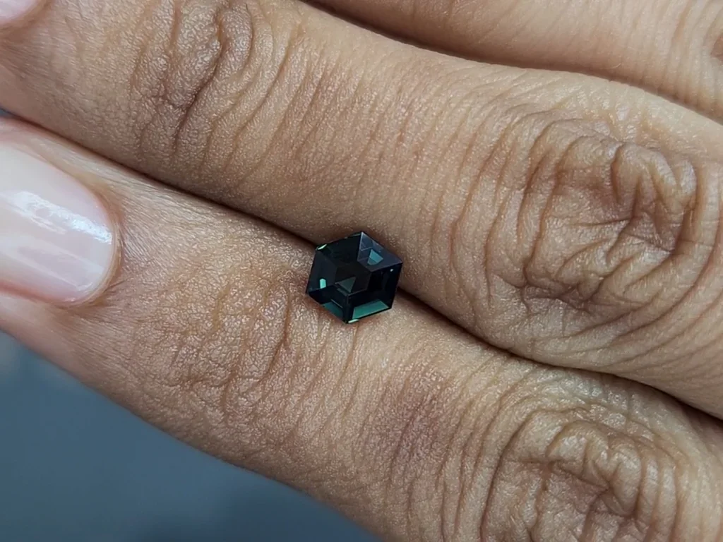 Sapphire Teal hexagon cut 1.02 carats, Madagascar Image №2