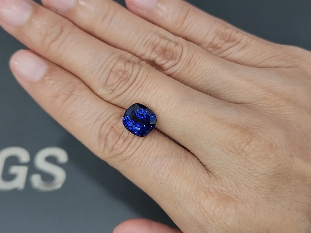 Sapphire Royal Blue cushion cut 6.00 carats, Sri Lanka Image №2