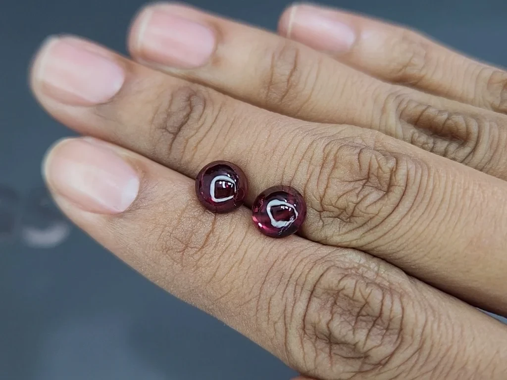Pair of rhodolite garnets cabochon cut 4.34 carats, Madagascar Image №2