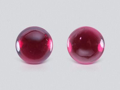 Pair of rhodolite garnets cabochon cut 4.34 carats, Madagascar photo