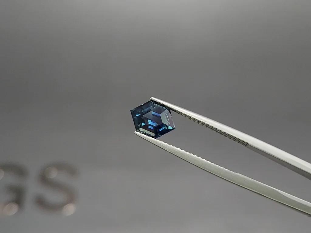 Unbehandelter saphir in Teal-farbe hexagon-schliff, 2,07 karat, Madagaskar Image №3