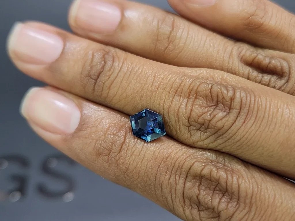 Unbehandelter saphir in Teal-farbe hexagon-schliff, 2,07 karat, Madagaskar Image №2