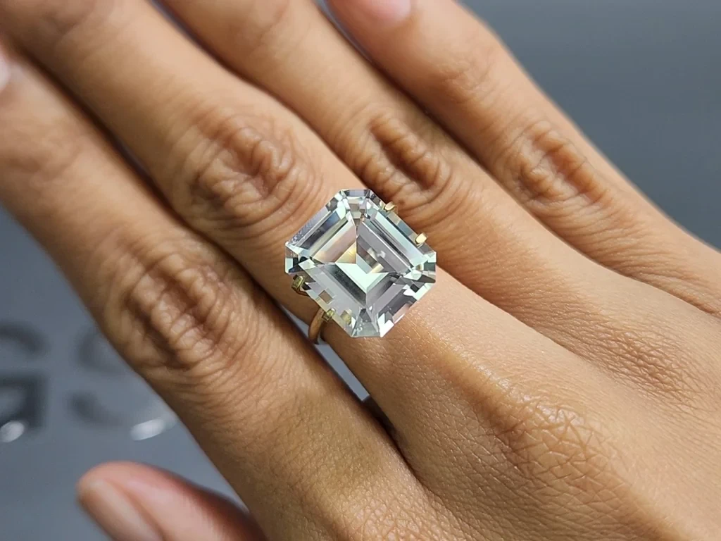 Kunzite light green octagon cut 9.74 carats, Pakistan Image №5