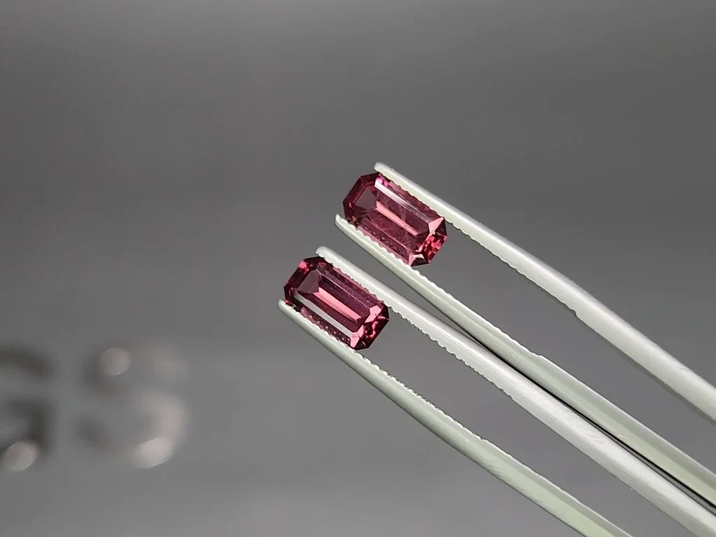 Ensemble de grenats rhodolites taillés en octogone 3,74 carats, Madagascar Image №3