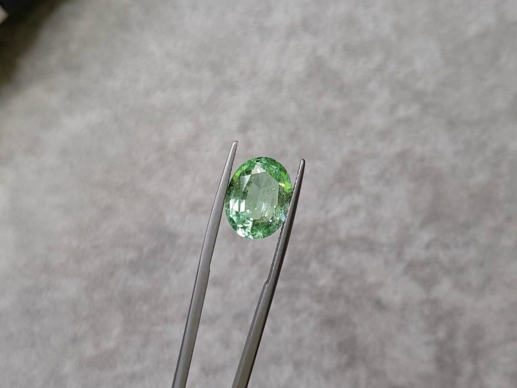 Tourmaline Paraiba vert clair du Mozambique, taille ovale, 5,30 carats Image №3