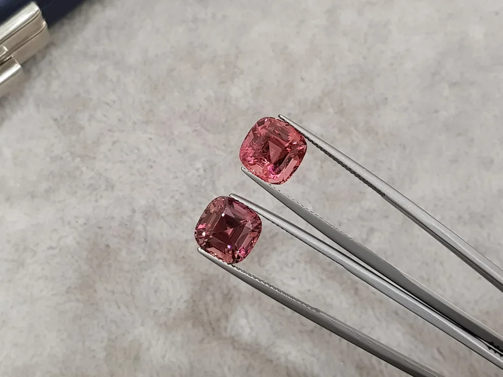 Par de rubelitas africanas talla cojín rosa de 9,48 ct  Image №3