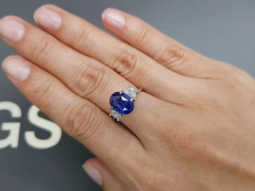 Royal Blue sapphire in oval cut 3.81 carats, Sri Lanka Image №5
