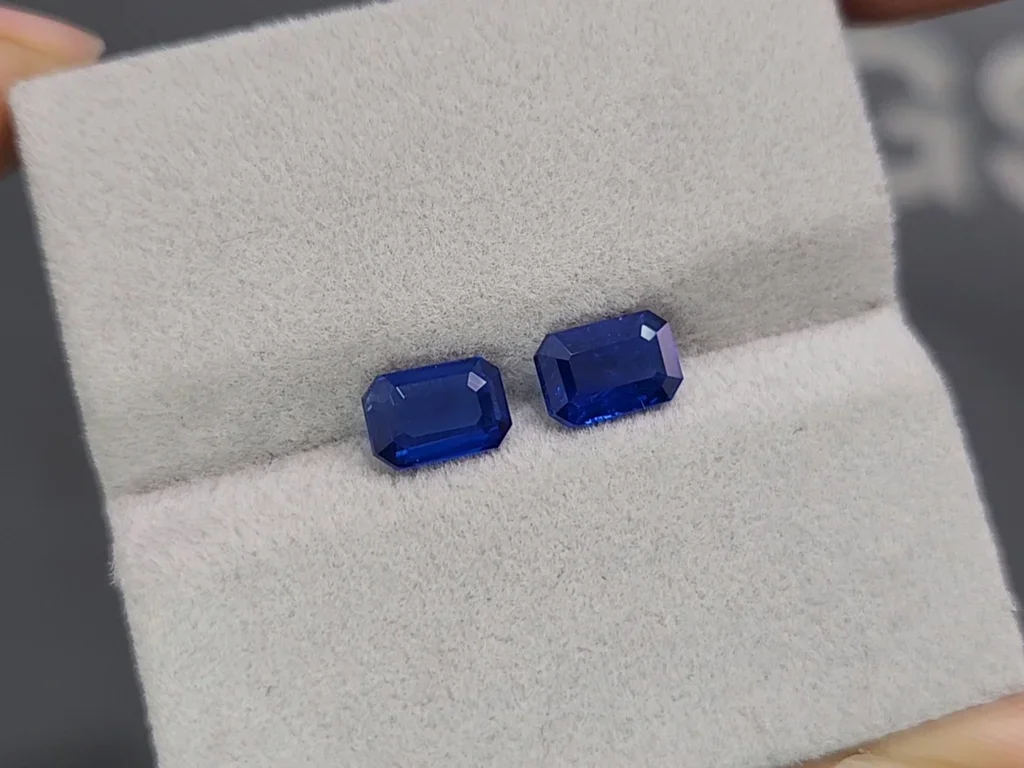 Pair of electric blue cobalt spinels in octagon cut 2.11ct, Tanzania Image №4