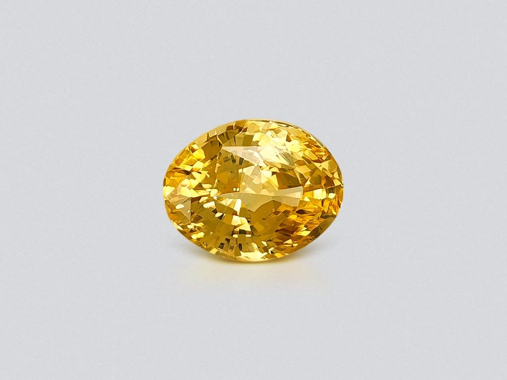 Untreated Golden yellow sapphire in oval cut 4.52 carats, Sri Lanka Image №1