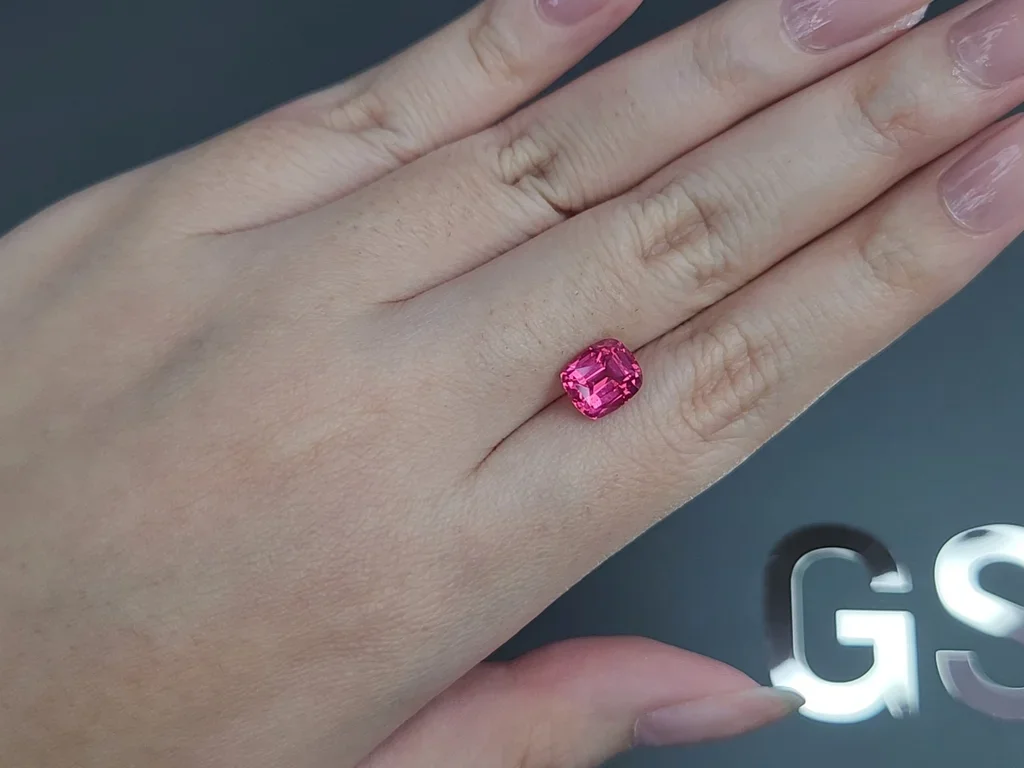 Pinkfarbener Mahenge spinell im kissenschliff 2,64 karat, Tansania Image №2