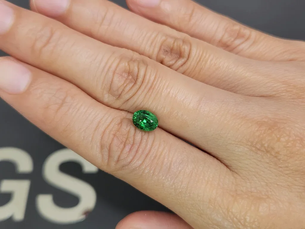 Granate tsavorita de talla ovalada verde intenso de 1,50 quilates, Tanzania  Image №2