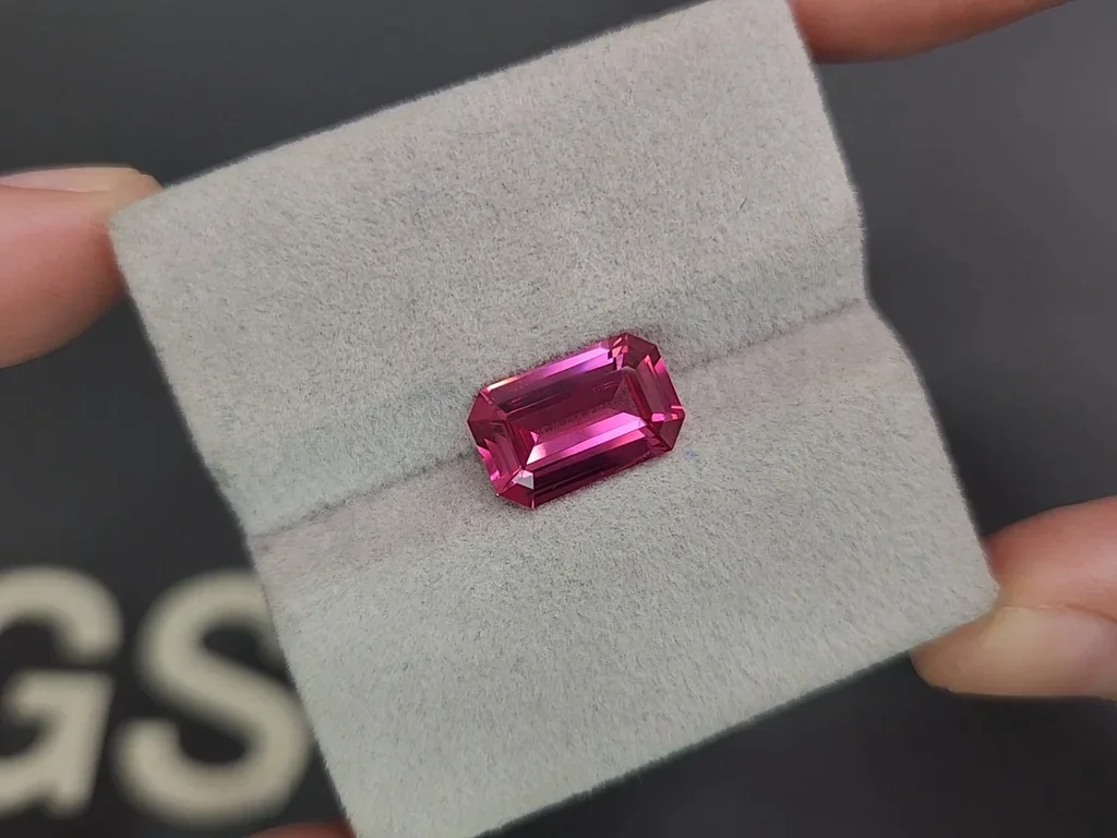 Leuchtend rosaroter Mahenge-spinell im achteckschliff 3,61 carats, Tansania Image №4