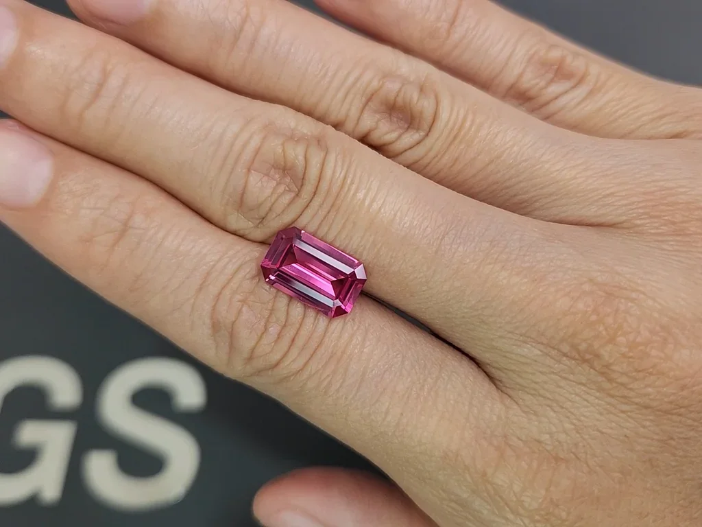 Leuchtend rosaroter Mahenge-spinell im achteckschliff 3,61 carats, Tansania Image №2