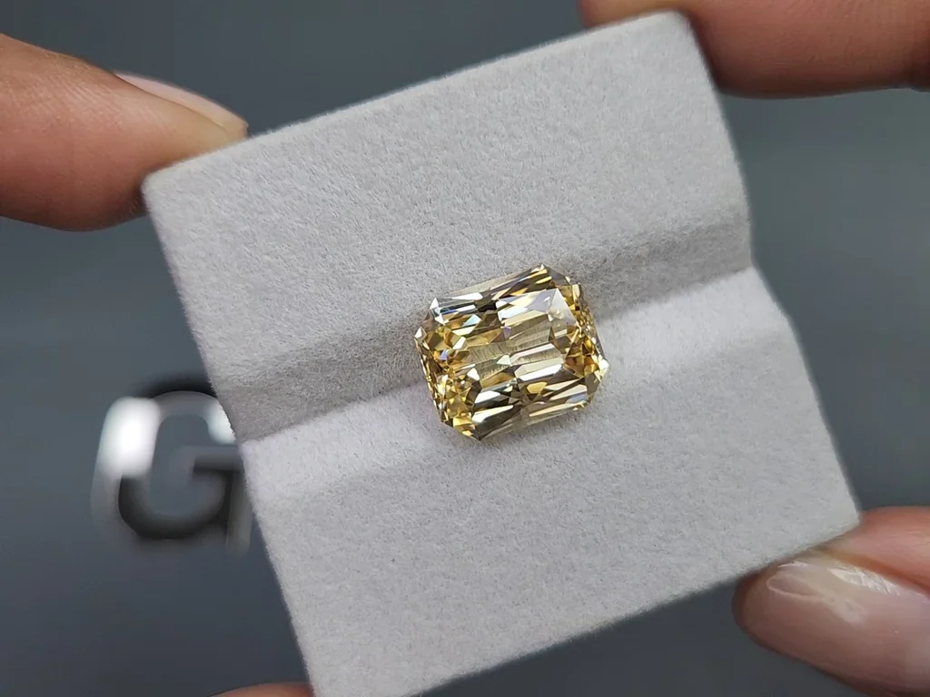 Saphir jaune pastel taille radiant non chauffé, 10,25 carats, Sri Lanka Image №4