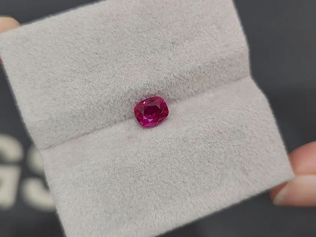 Unheated red ruby cushion cut 1.07carats, Burma (Mogok) Image №4