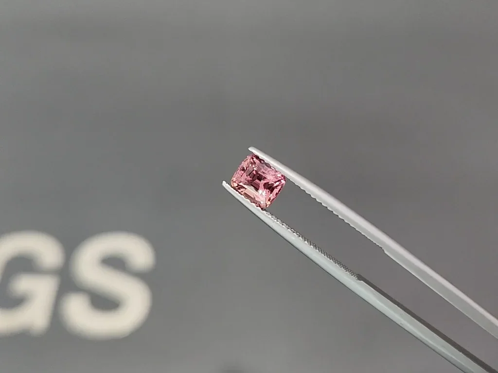 Saphir Padparadscha taille coussin 1,51 carats, Sri Lanka Image №3