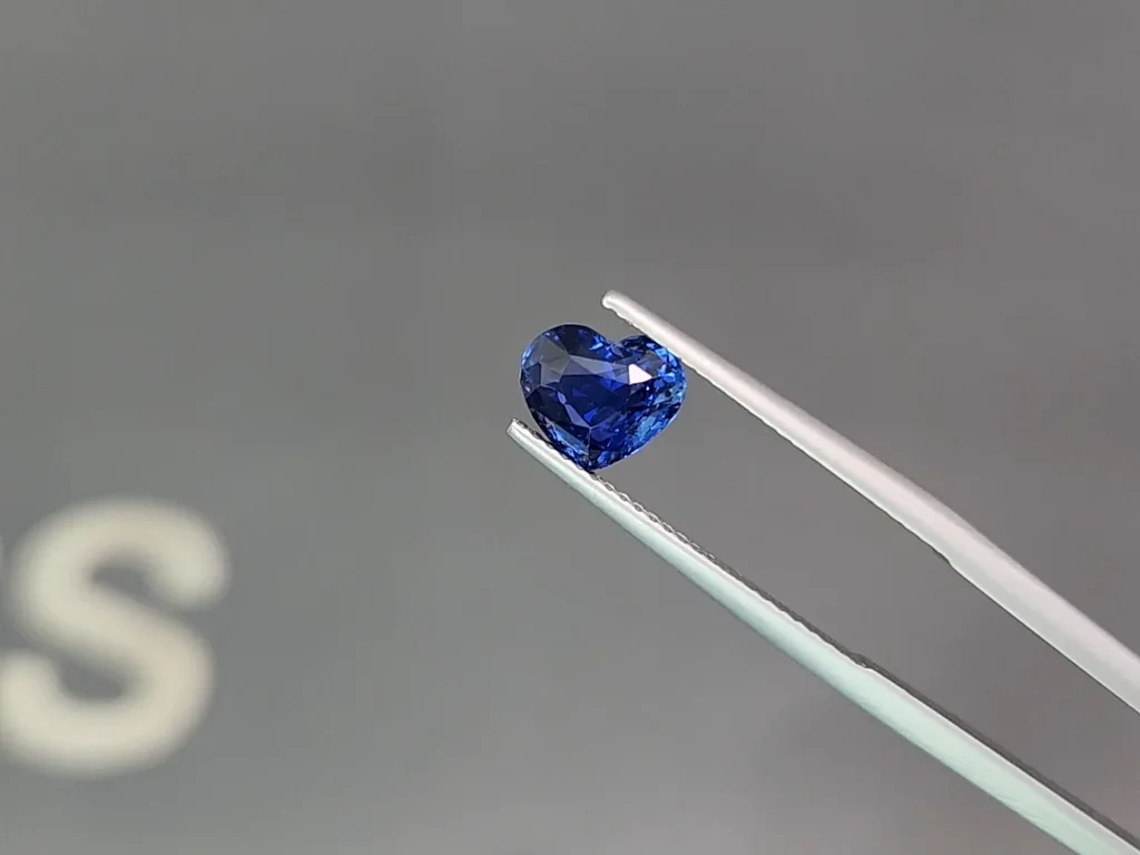 Saphir bleu non chauffé taille cœur 2,02 carats, Sri Lanka Image №3