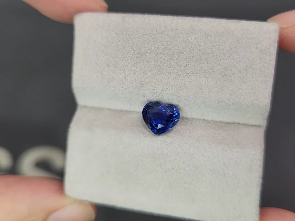 Saphir bleu non chauffé taille cœur 2,02 carats, Sri Lanka Image №4
