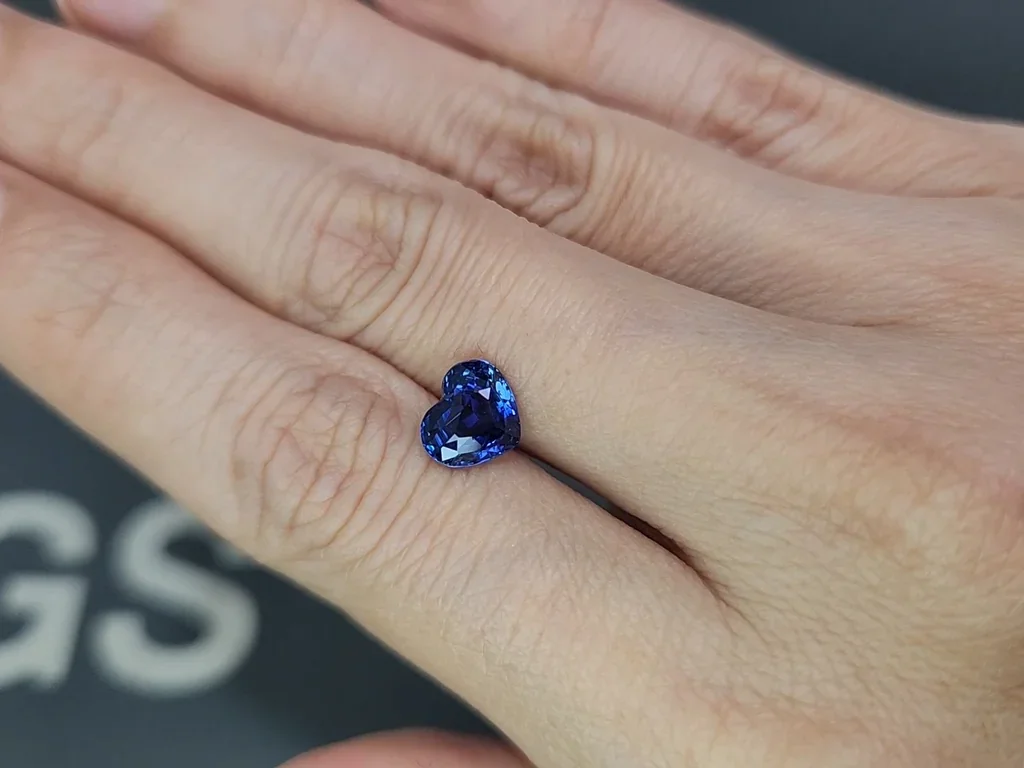 Saphir bleu non chauffé taille cœur 2,02 carats, Sri Lanka Image №2