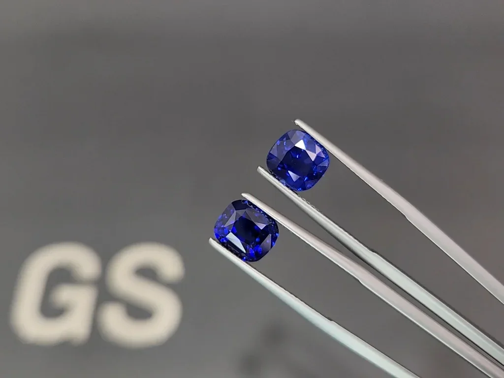 Paire de saphirs bleu roi taille coussin 8,07 carats, Sri Lanka Image №3