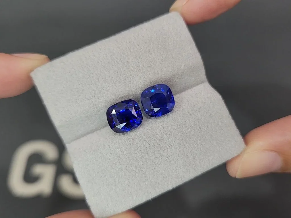 Paire de saphirs bleu roi taille coussin 8,07 carats, Sri Lanka Image №4
