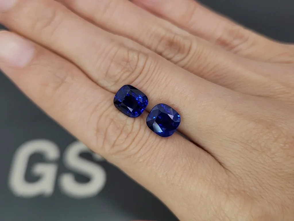 Paire de saphirs bleu roi taille coussin 8,07 carats, Sri Lanka Image №2
