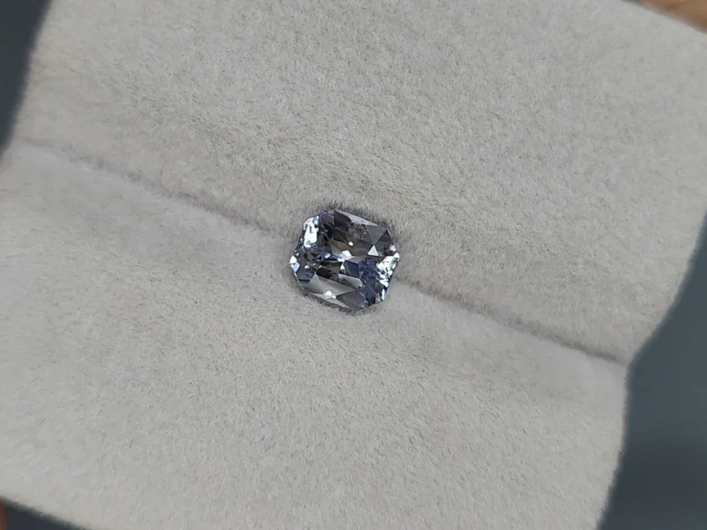 Zafiro azul de talla radiante de 1,20 carats, Sri Lanka Image №4