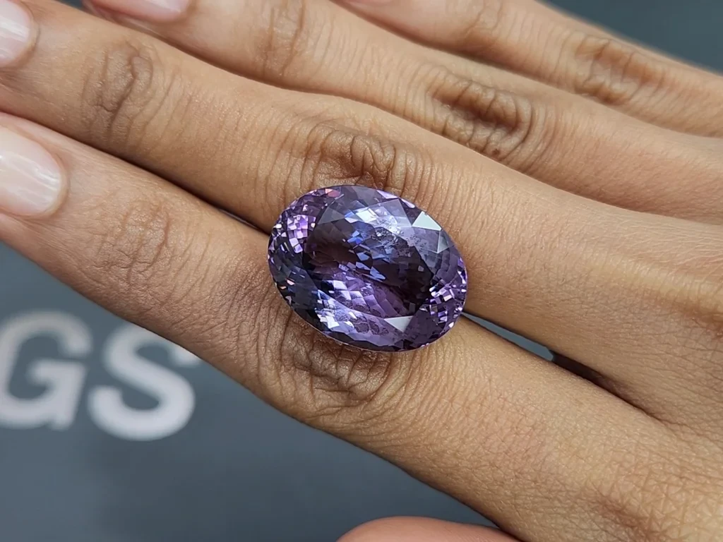 Tanzanita grande de corte ovalado sin calentar de 25,58 quilates, Tanzania Image №2