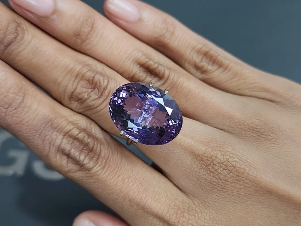 Tanzanita grande de corte ovalado sin calentar de 25,58 quilates, Tanzania Image №5