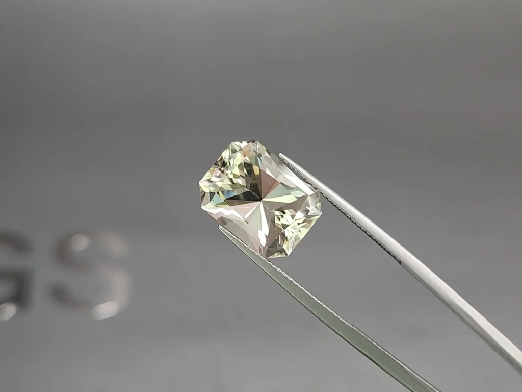 Kunzite light green radiant cut 9.66 carats, Pakistan Image №3