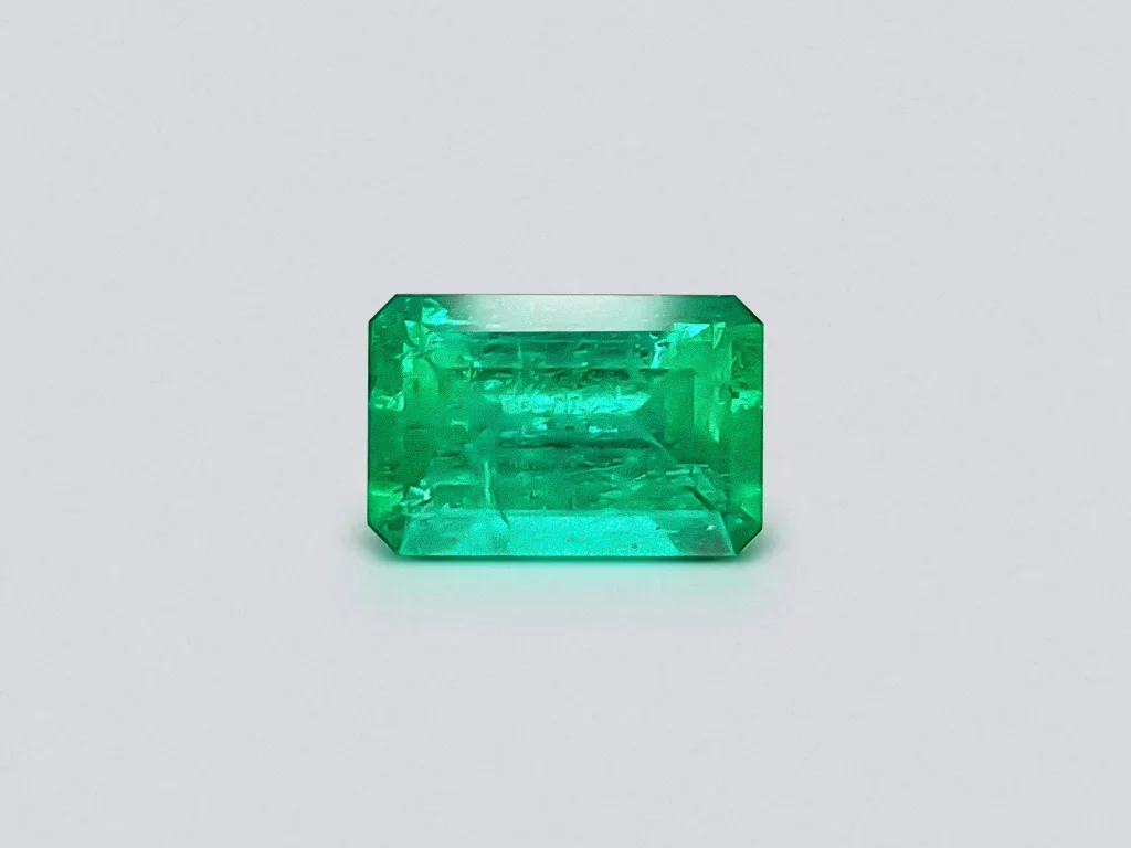 Colombian octagon emerald 0.97 ct, Vivid Green Image №1