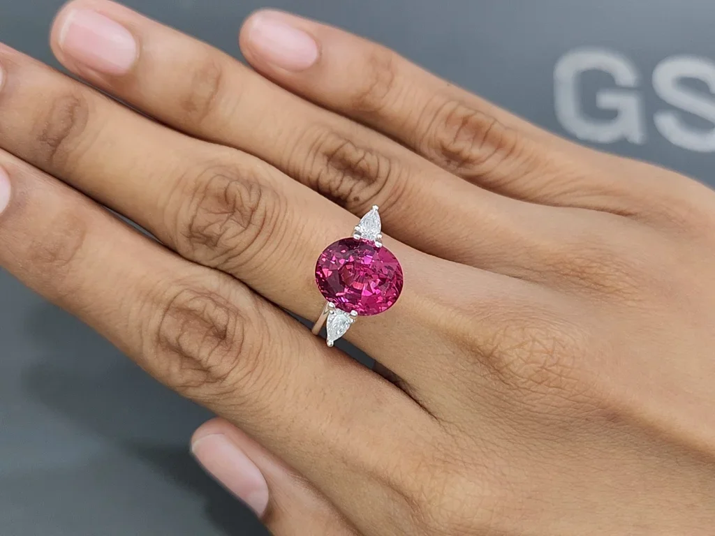 Vivid purple-pink Mahenge spinel in oval cut 7.05 carats, Tanzania  Image №5