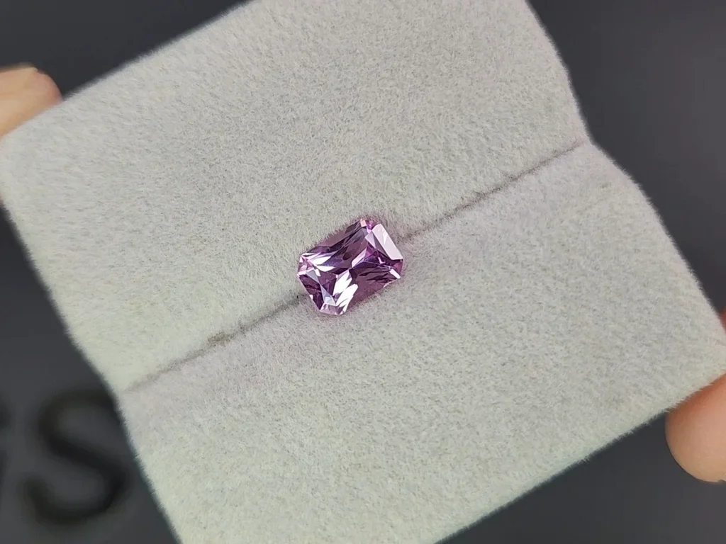 Saphir rose taille radiant 1,15 carats, Madagascar Image №4