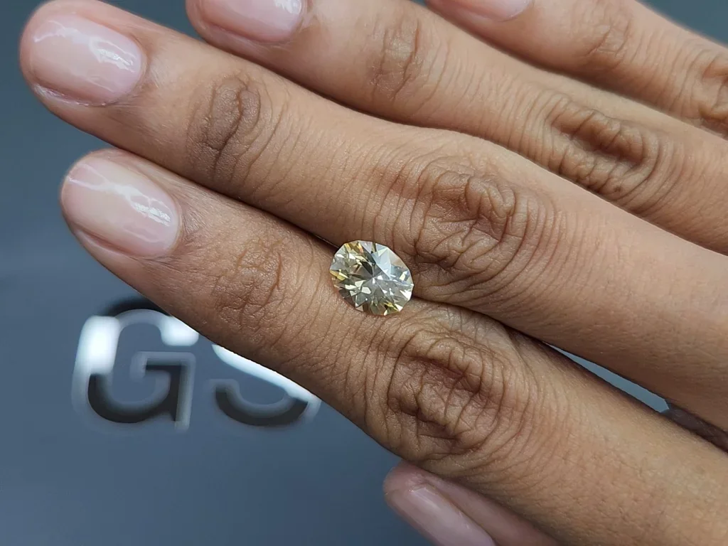 Unbeheizter pastellgelber saphir im ovalschliff 2,45 carats, Sri Lanka Image №2