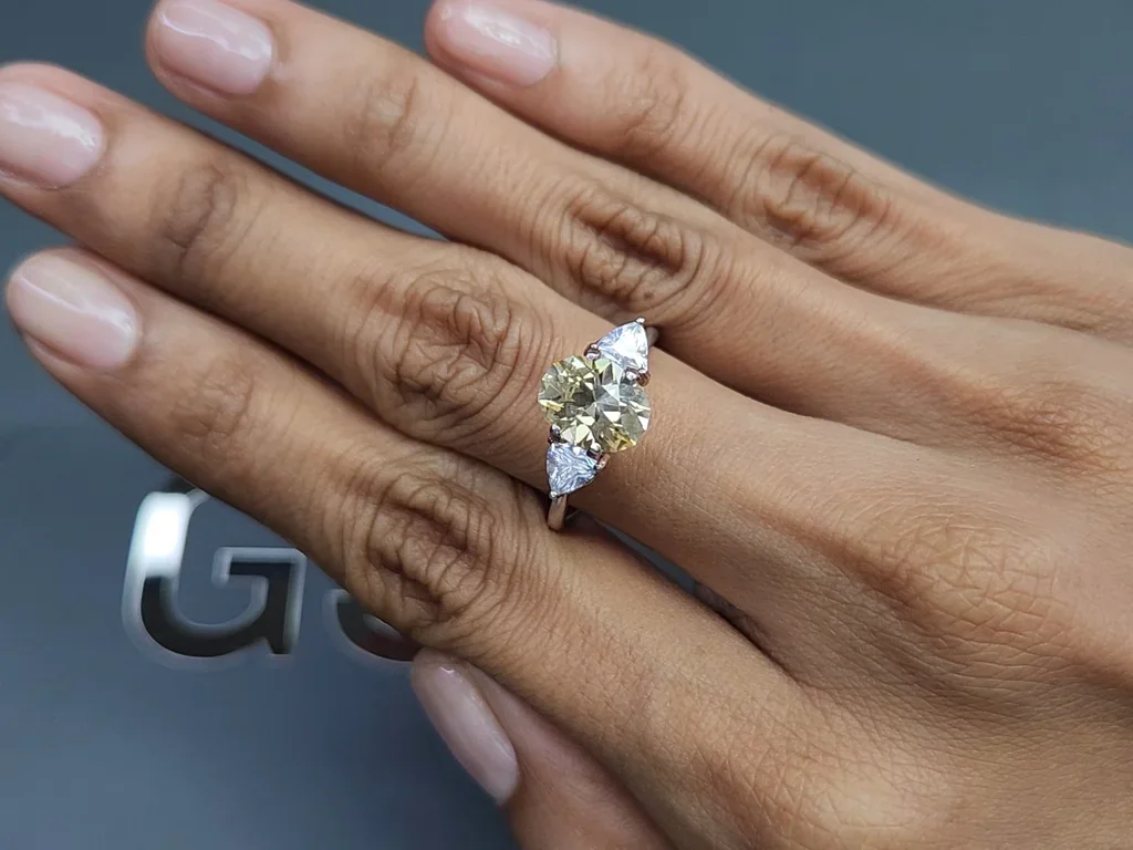 Unbeheizter pastellgelber saphir im ovalschliff 2,45 carats, Sri Lanka Image №5