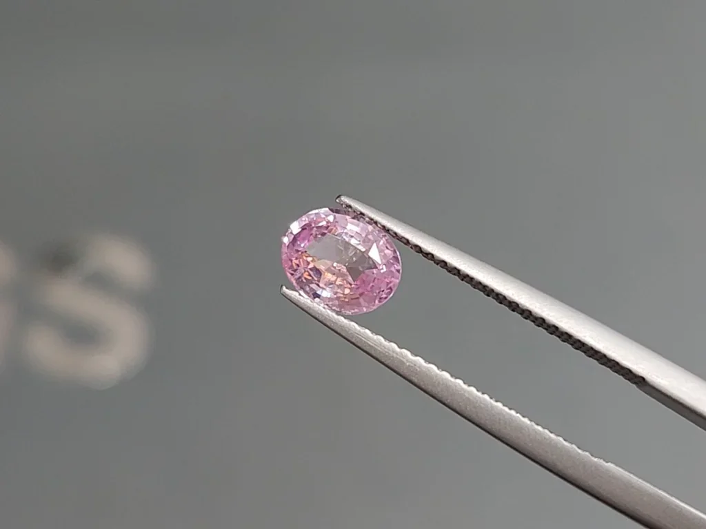 Padparadscha sapphire oval cut 1.56 carats, Madagascar Image №3