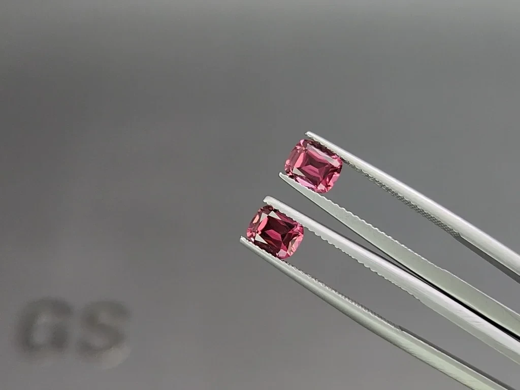 Paar rhodolith-granate kissenförmig geschliffene 1,70 karat, Madagaskar Image №3