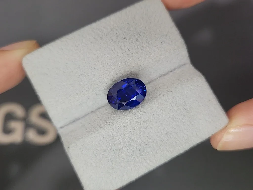 Lot #2. Royal Blue sapphire in oval cut  5.10 carats, Sri Lanka Image №4