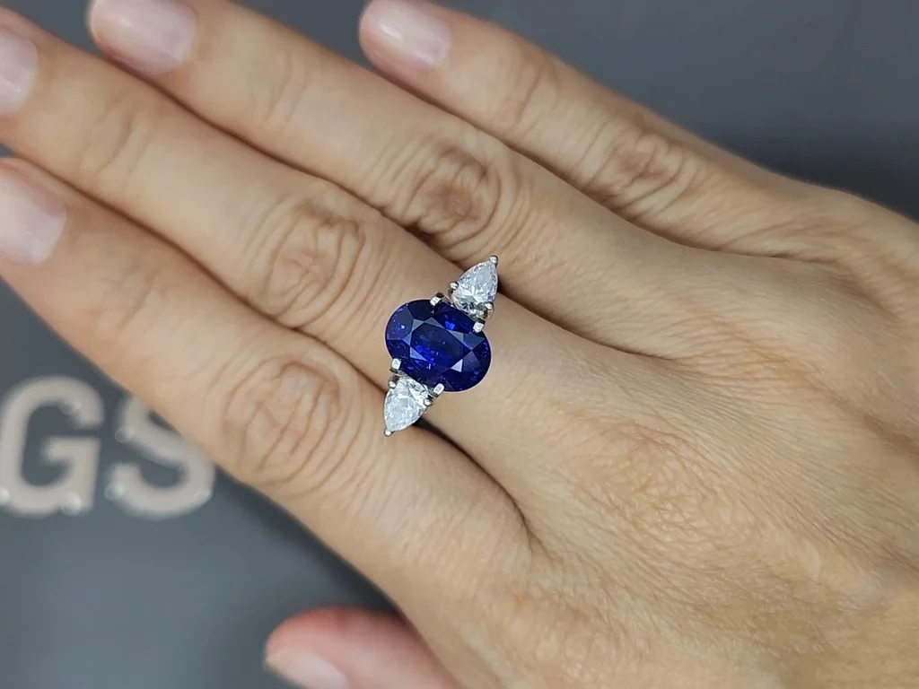 Lot #2. Royal Blue sapphire in oval cut  5.10 carats, Sri Lanka Image №5